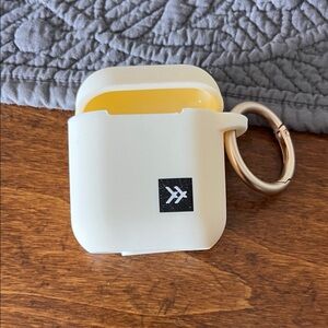 Thread wallets brand AirPods Cream Protective Case with Keychain - not used!